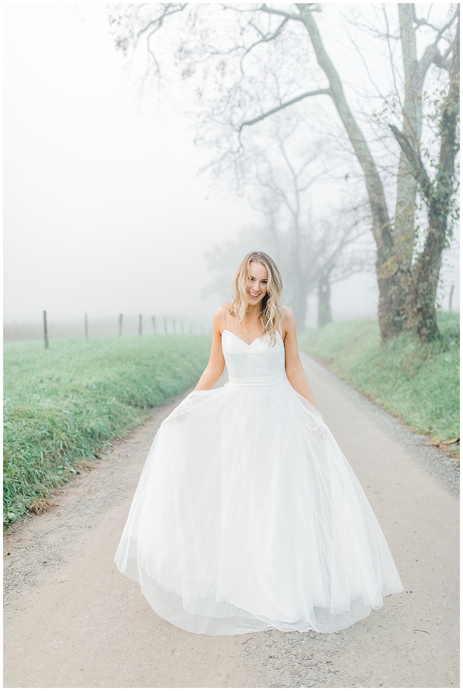 Emma Rose Company recently got to travel all the way to Nashville to photograph the most beautiful post-wedding bride and groom portraits in the Great Smoky Mountains with a gorgeous couple! Nashville wedding inspiration at it's finest._0004.jpg