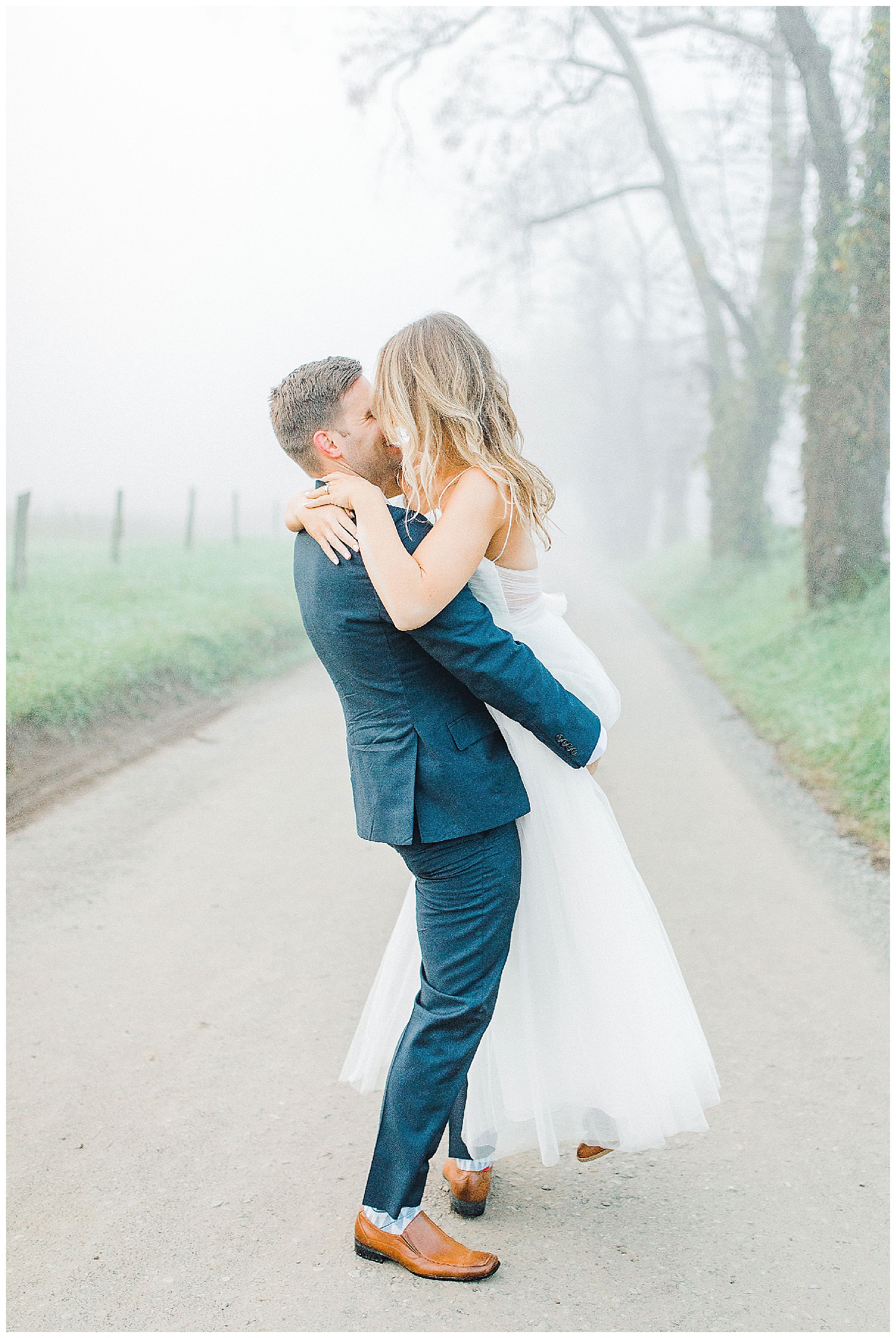 Emma Rose Company recently got to travel all the way to Nashville to photograph the most beautiful post-wedding bride and groom portraits in the Great Smoky Mountains with a gorgeous couple! Nashville wedding inspiration at it's finest._0011.jpg