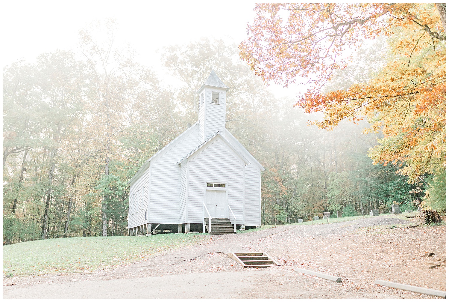 Emma Rose Company recently got to travel all the way to Nashville to photograph the most beautiful post-wedding bride and groom portraits in the Great Smoky Mountains with a gorgeous couple! Nashville wedding inspiration at it's finest._0023.jpg