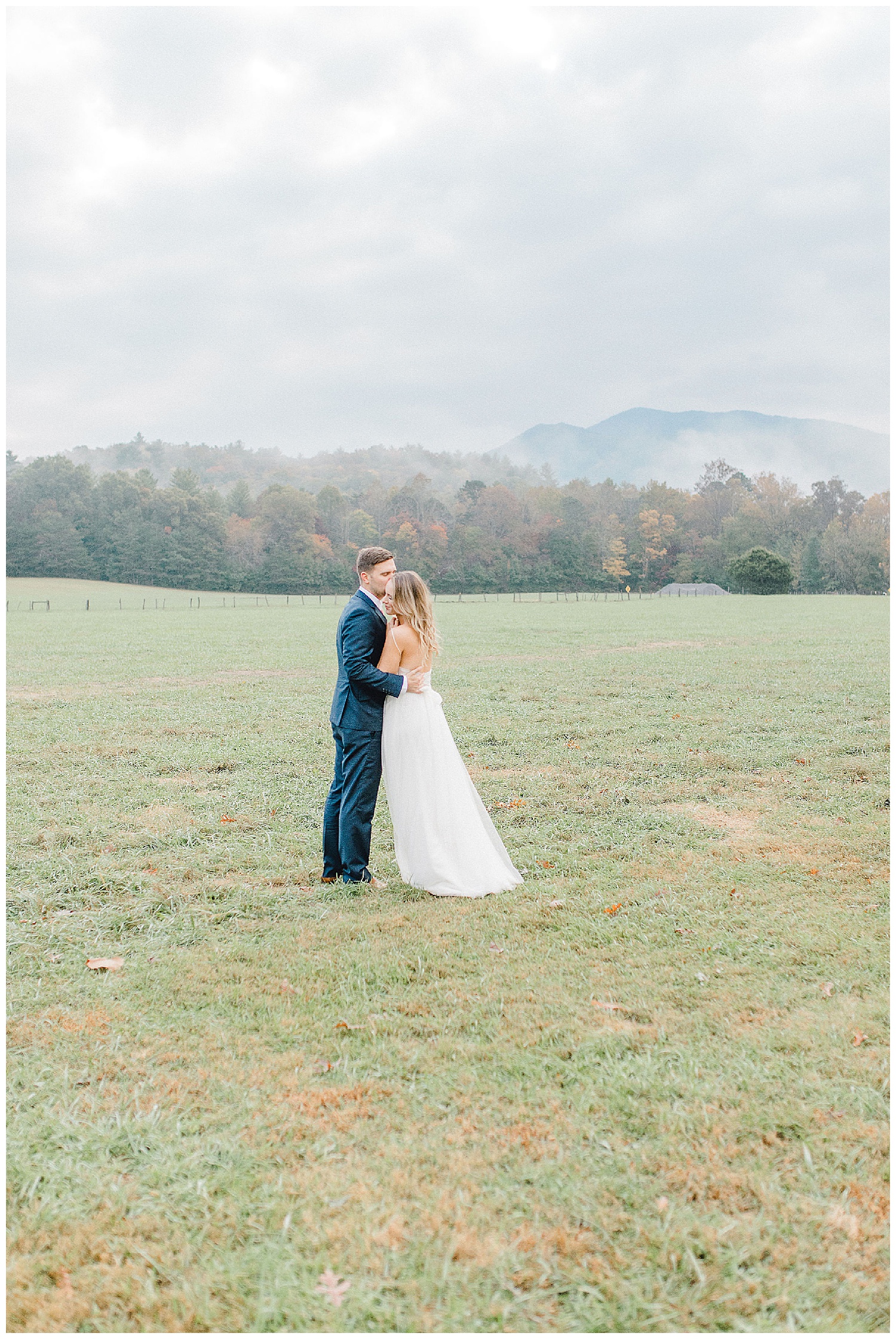 Emma Rose Company recently got to travel all the way to Nashville to photograph the most beautiful post-wedding bride and groom portraits in the Great Smoky Mountains with a gorgeous couple! Nashville wedding inspiration at it's finest._0025.jpg