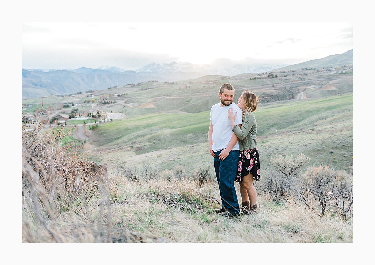 Pacific Northwest Engagement Session in the Sagebrush with Emma Rose Company who is a light and airy wedding photographer based in Seattle, Washington_0043.jpg