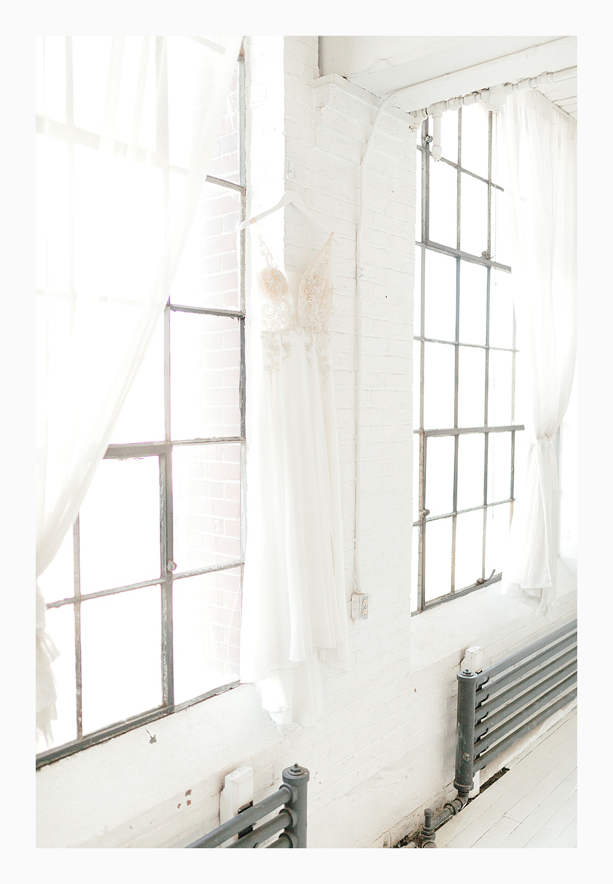 The Bemis Building in downtown Seattle is one of my favorite places to use for photo shoots!  This styled bridal shoot with touches of peach and white was dreamy.  #emmarosecompany #kindredpresets #seattlebride_0009.jpg