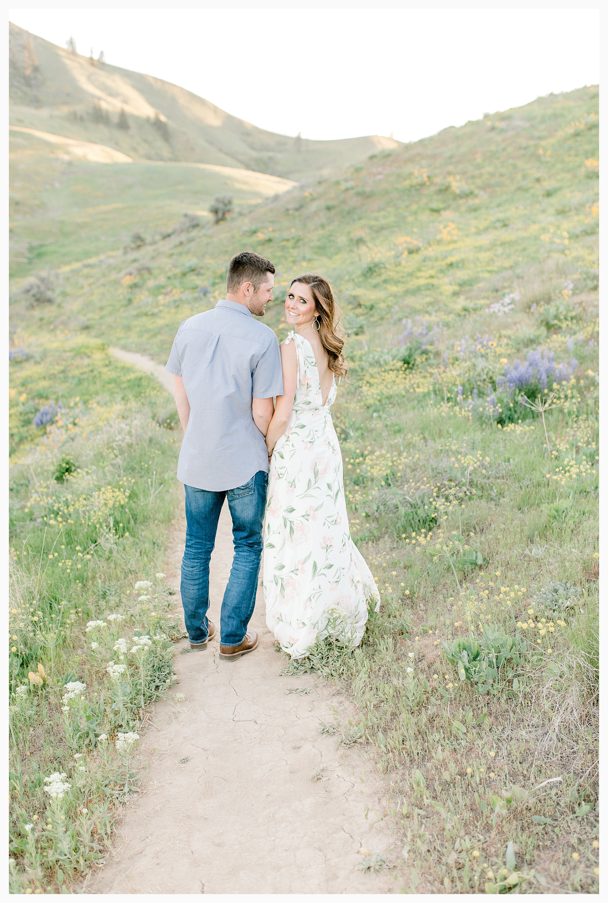 Engagement session amongst the wildflowers in Wenatchee, Washington | Engagement Session Outfit Inspiration for Wedding Photography with Emma Rose Company | Light and Airy PNW Photographer, Seattle Bride_0014.jpg