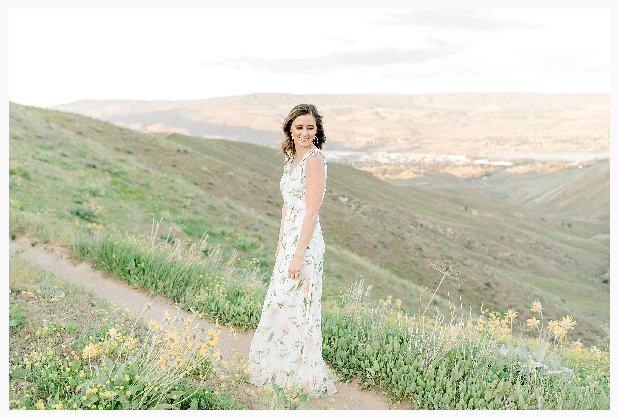 Engagement session amongst the wildflowers in Wenatchee, Washington | Engagement Session Outfit Inspiration for Wedding Photography with Emma Rose Company | Light and Airy PNW Photographer, Seattle Bride_0016.jpg
