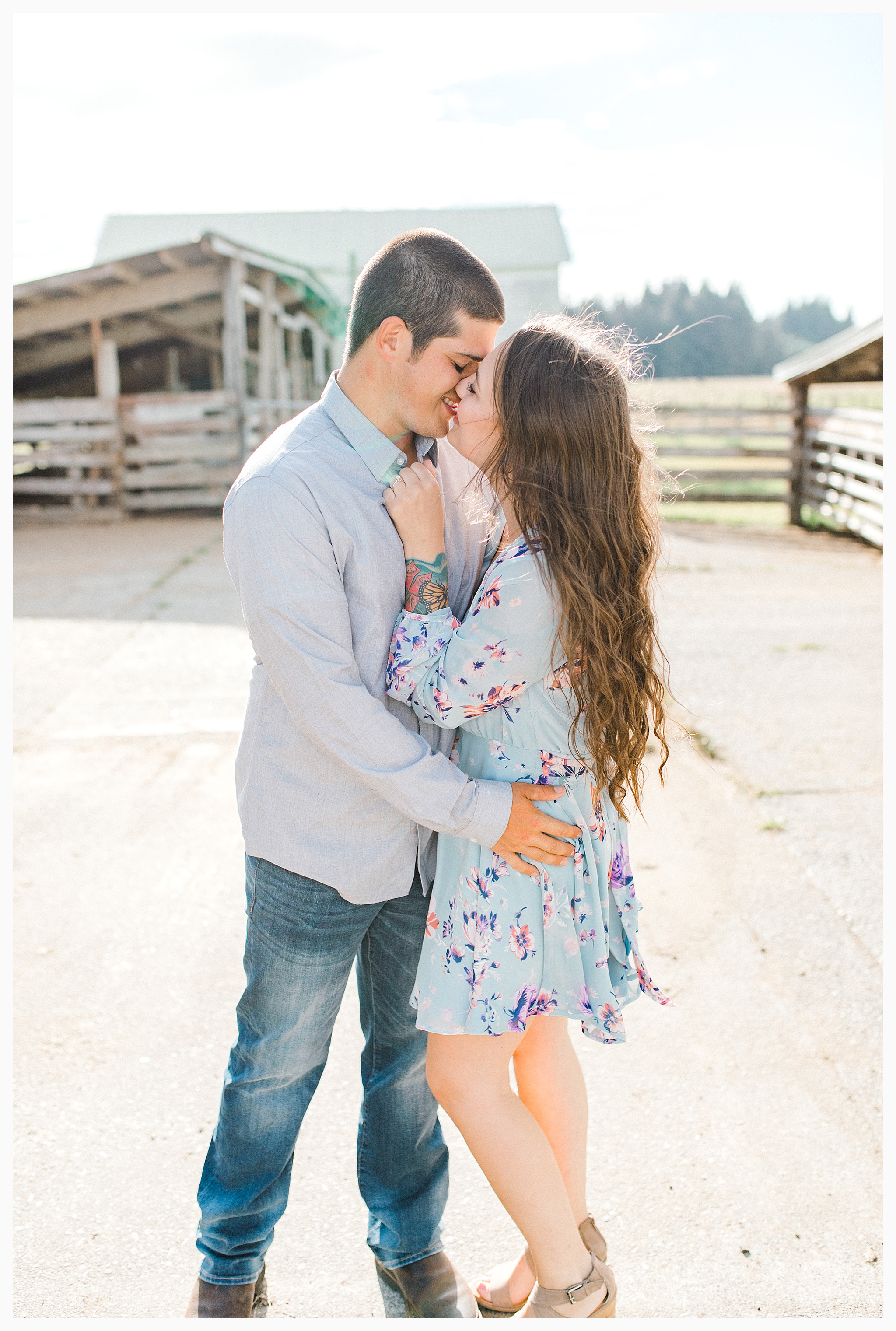 Beautiful evening engagement session on Rose Ranch, Emma Rose Company Seattle and Portland light and airy wedding and portrait photography, what to wear for pictures_0024.jpg