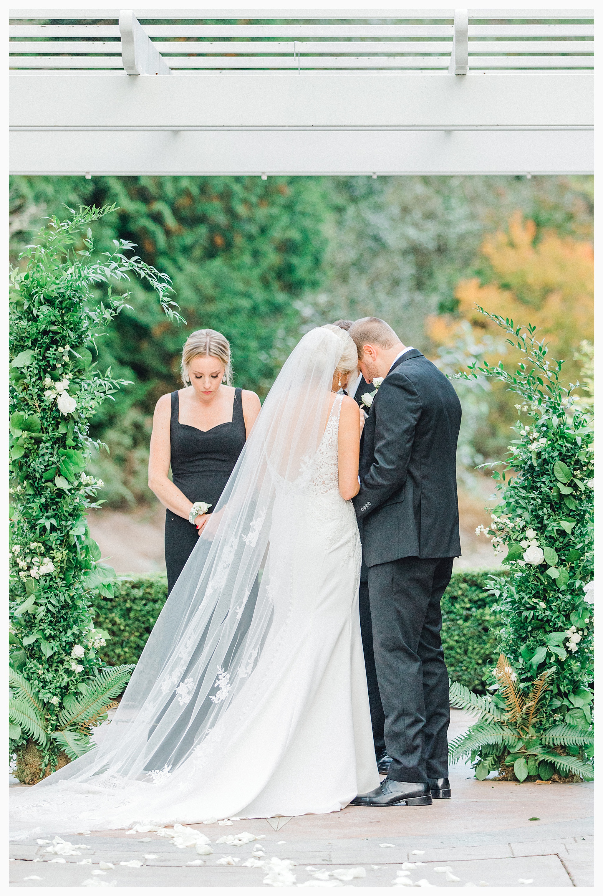 Emma Rose Company Light and Airy Wedding Photographer, Beautiful fall wedding at Rock Creek Gardens Venue in Puyallup, Washington._0077.jpg