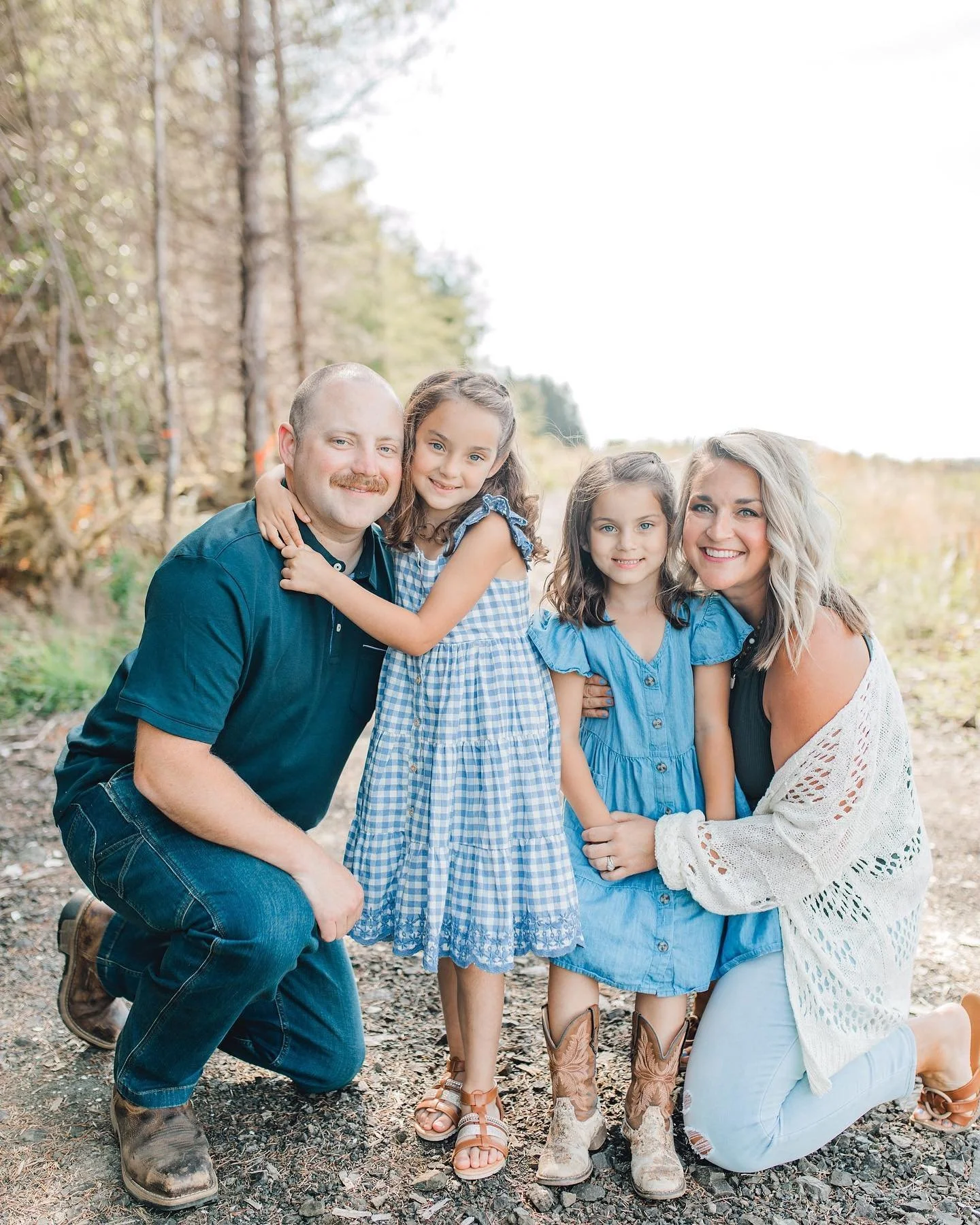 Summer sessions have my heart! 🌞 And to think that behind this sweet crew will be our forever home&hellip; so exciting! #emmarosecompany