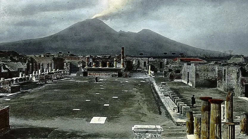Ruins of Pompeii with Mt. Vesuvius in the background (c. 1900) - Wikimedia Commons (Public Domain)