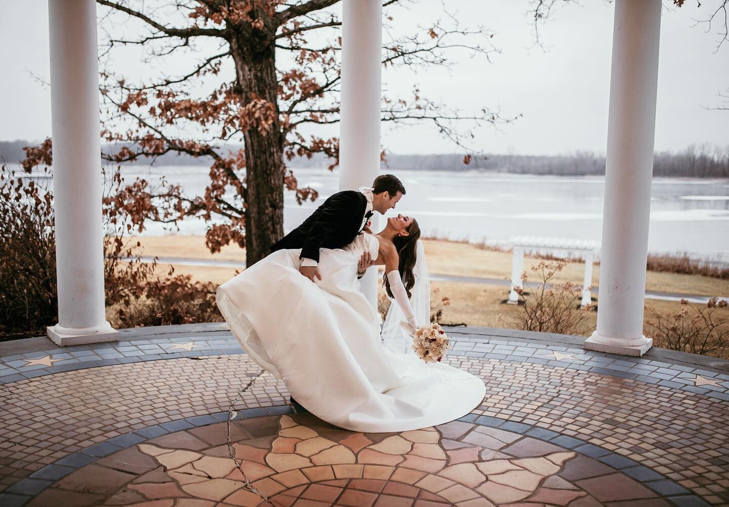 A fairytale New Year&rsquo;s Eve wedding with Lindsay &amp; Alex 🥳💗. What a way to send off 2022 and enter 2023!! I just absolutely adore my job and the incredible people I get to celebrate everyday 🥰

#chrissyjenksphotography