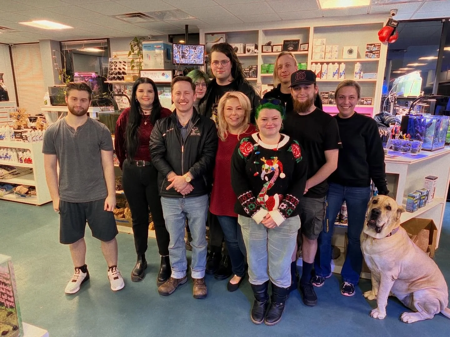 Happy Holidays from the whole team!! 🐠✨🎄
 #happyholidays #southernaquaticslfs #happynewyear