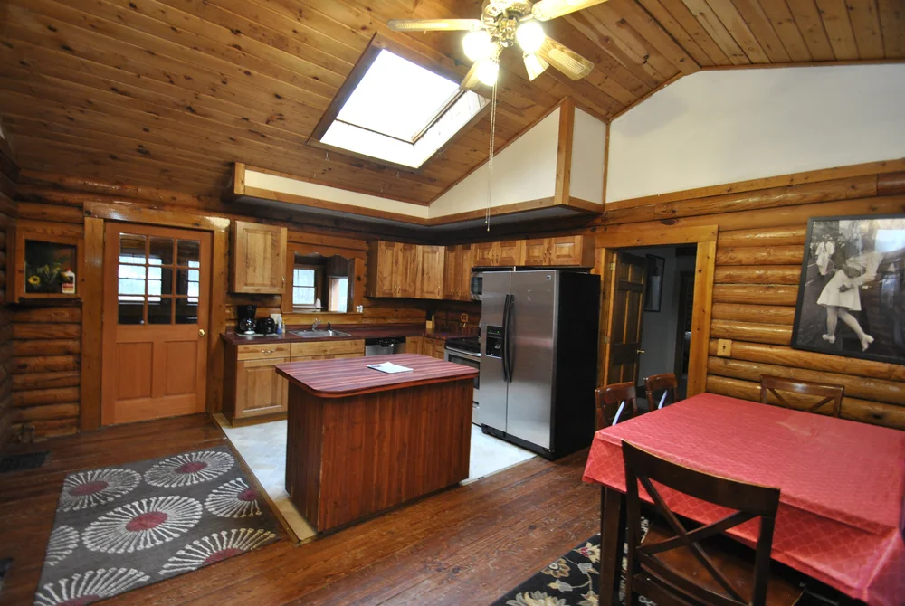 Great Lodge On Moonlight Drive Creek Front With Hot Tub Pocono