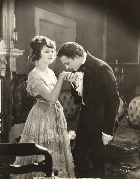 Martha Mansfield as Millicent Carew, with John Barrymore as Jekyll.