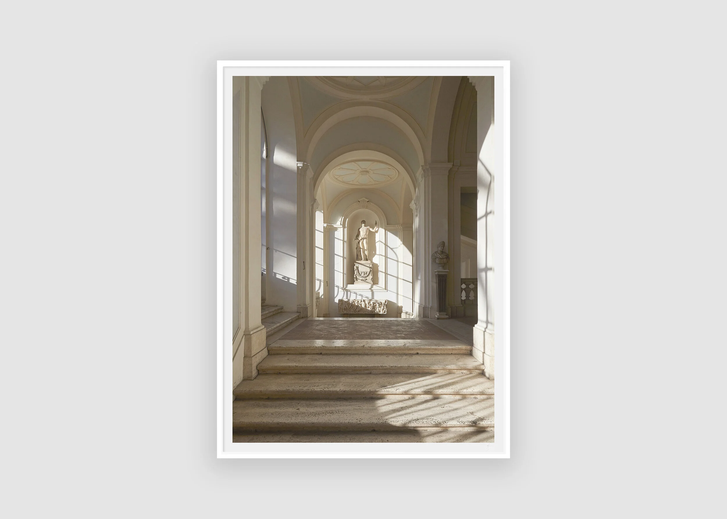 SELFY_GLENALLSOP_blk frame3_grey.jpg