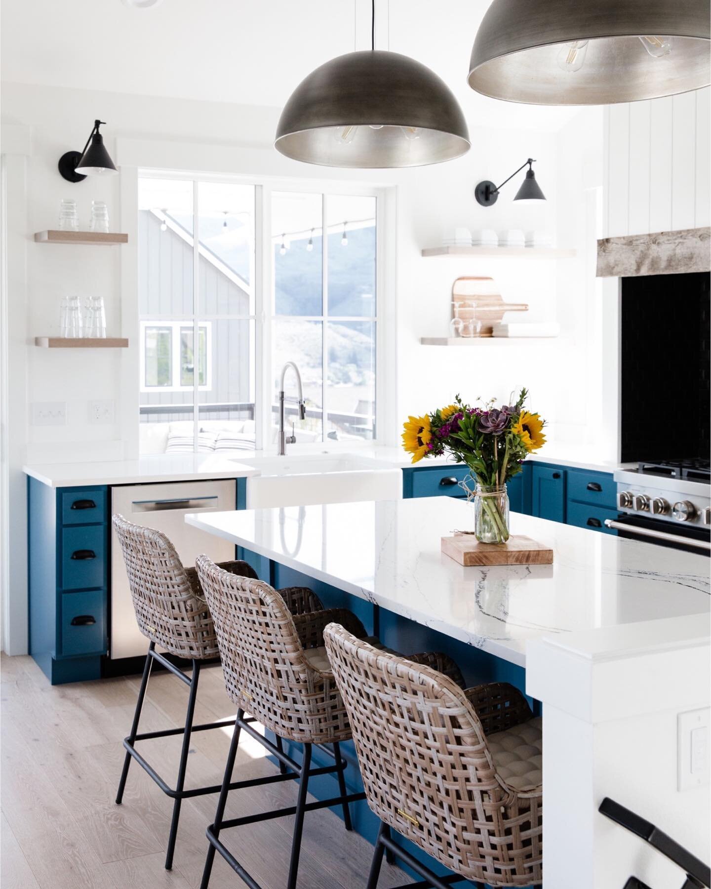 Chelan lake house designed by @mandycallawayinteriors. What a fun day and a beautiful space with unique details like salvaged wood accents in both the exterior and exterior. The indoor/outdoor design is perfect for summer breezes and day-into-night g