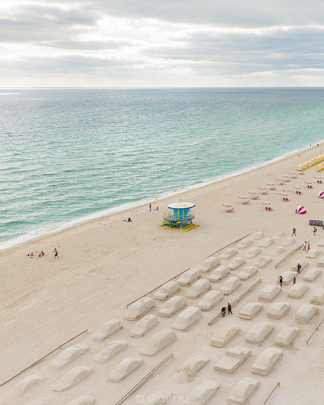 Sunday morning traffic in Miami 🚗🚙🚕🚐⁣⁣
⁣⁣
&quot;Order of Importance&quot; by @leandroelrichofficial