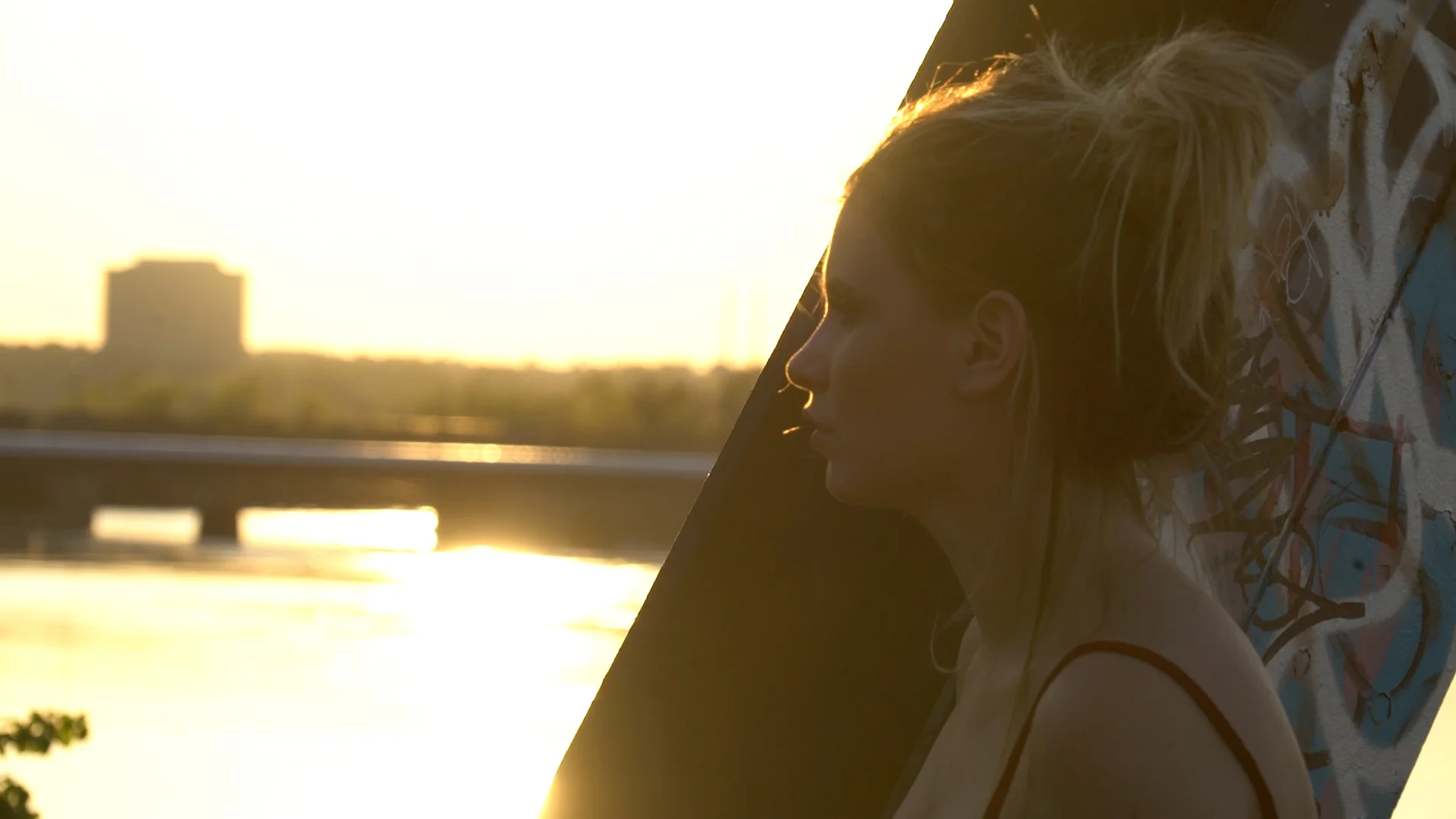 A young singer spirals out of control at the age of 27, following the path of legends before her.
