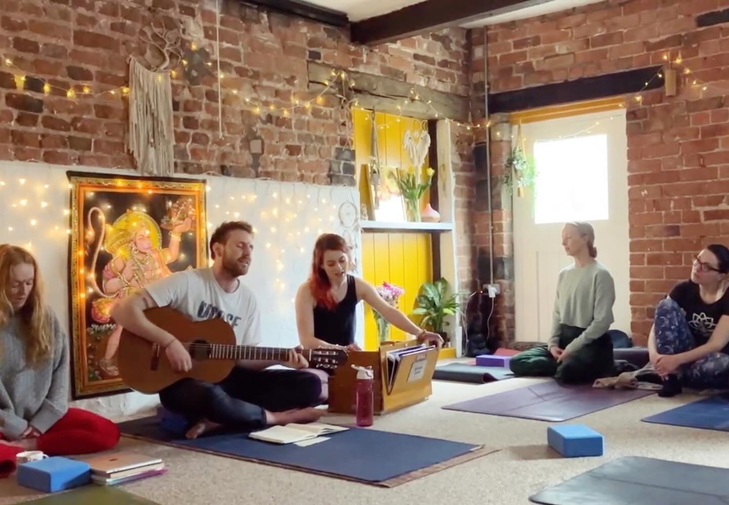 Gorgeous day yesterday - yoga with my amazing teacher @clairemissingham, plus an absolute joy to sing Baba Hanuman with the rather excellent @john_dhali 💜