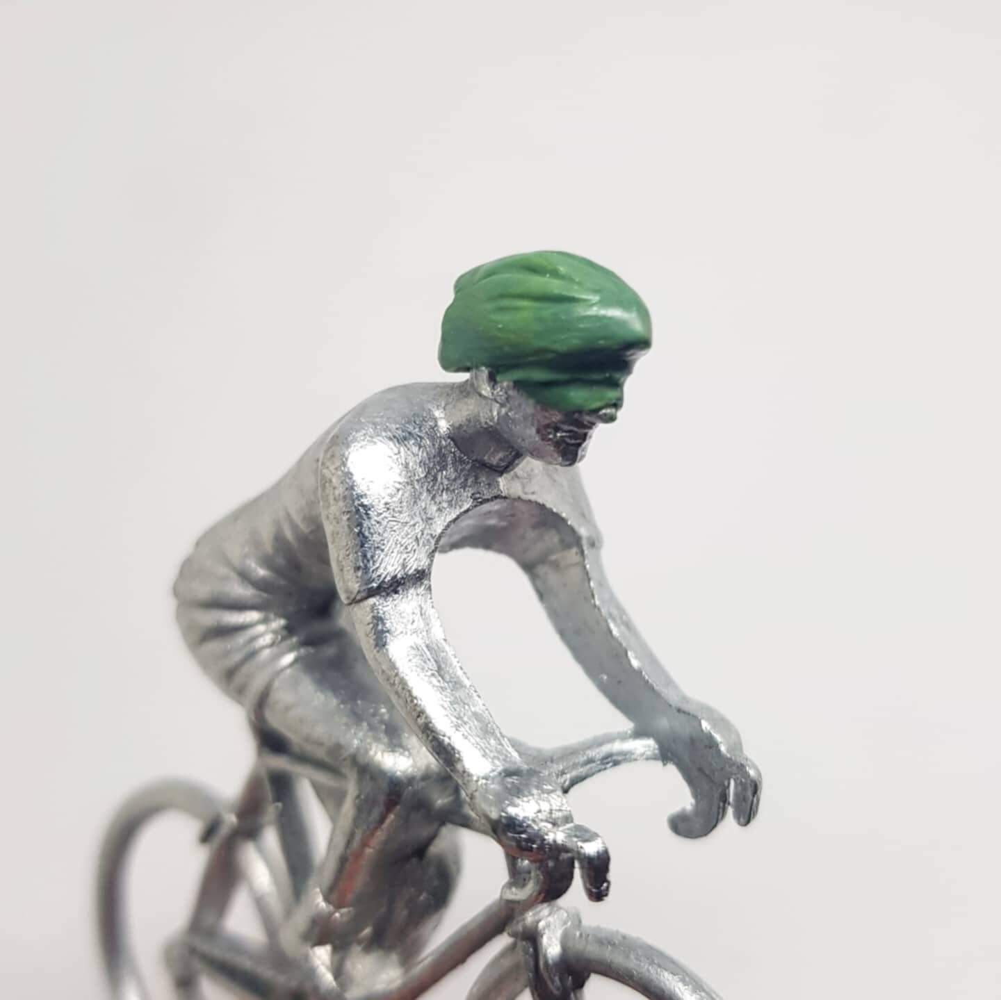 Hope you are all enjoying the tour! I'm working away on some new bespoke Sculpted Cyclists, this option on the webstore gives the option to add extra details to the base Classic model such as; helmets, glasses, trousers, backpacks and more 🙌 What wo