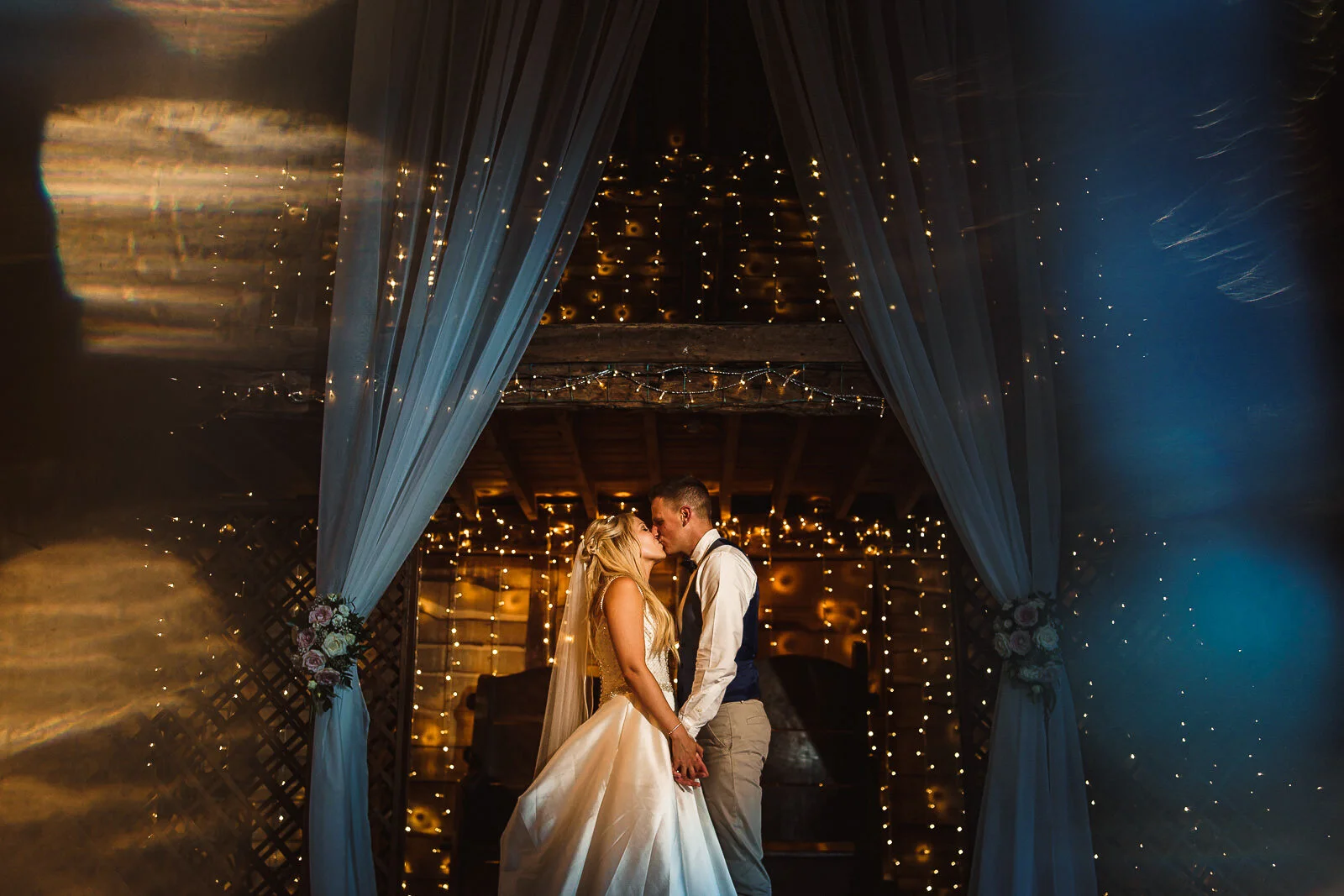 Michelham Priory Wedding Photos - Lauren &amp; David