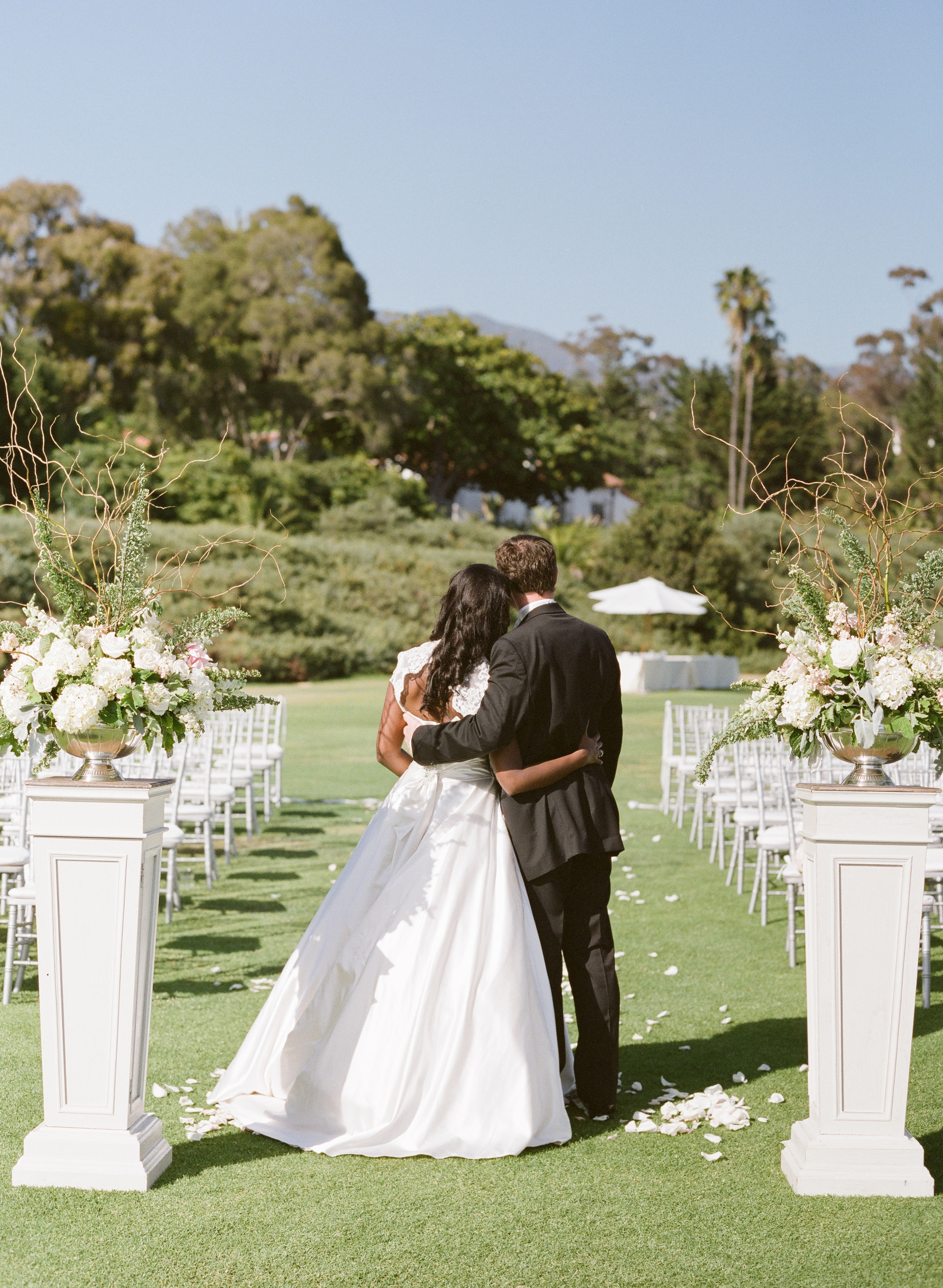 Wedding Ceremony at Montecito Country Club | Miriam Lindbeck | Photography by Anna Costa