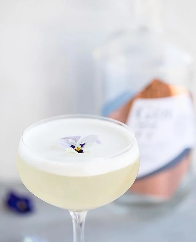 Did someone say gin?  Head over TODAY to @bristoldistillingco Their Bedminster distillery bar is officially OPEN!  4-8pm.⠀
This image was from my first shoot with BDC at the start of the year, Great to see their delicious gin going strong. ⠀ 👏🍸💪⠀
