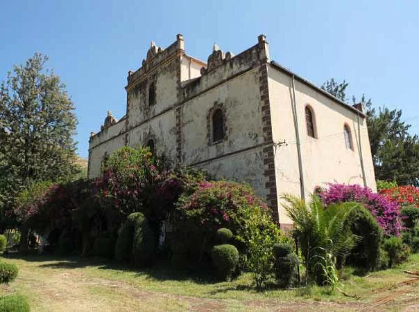 Inda Nebri'id Exterior 2013.jpg
