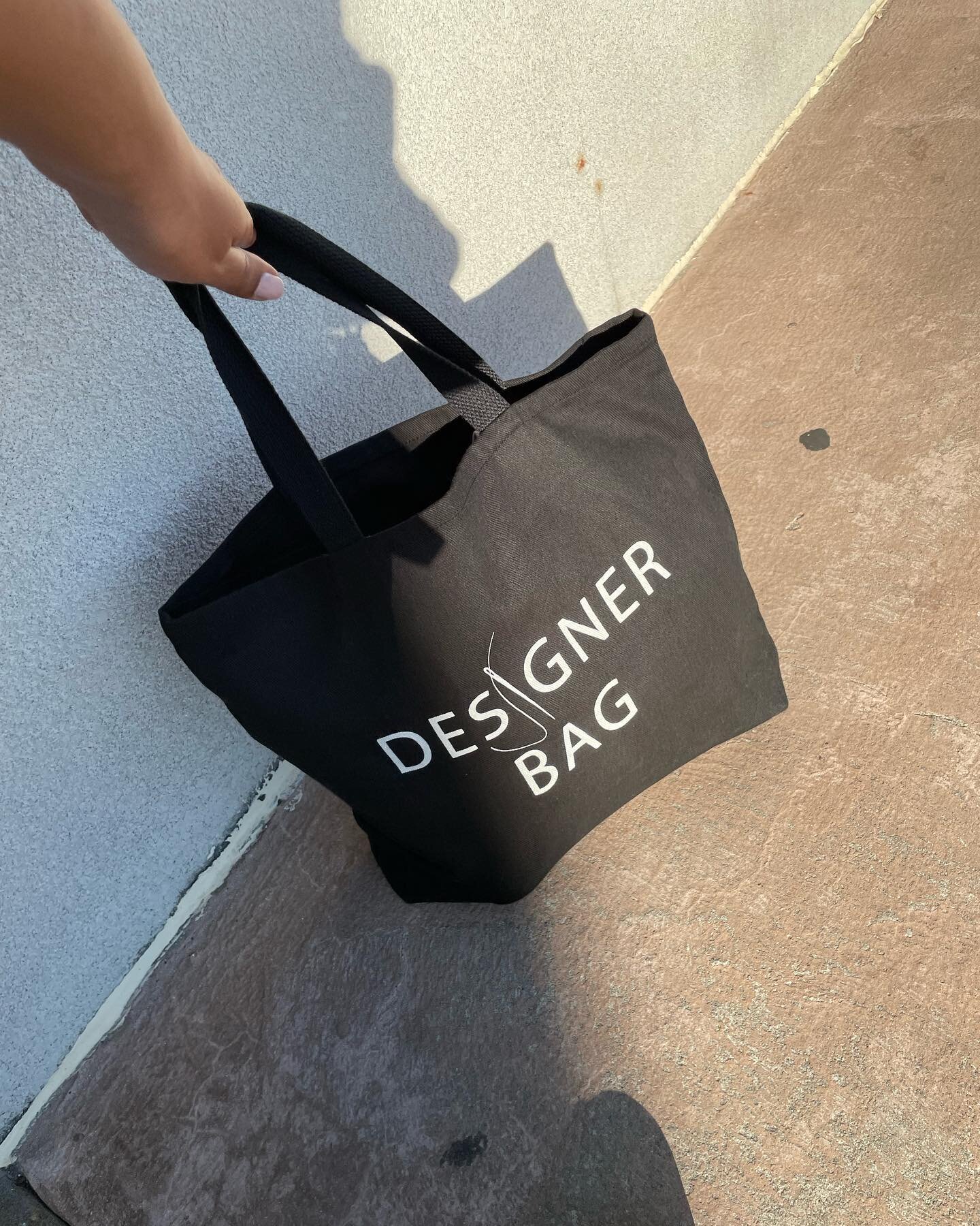 The &ldquo;Designer Bag&rdquo; tote bag out &amp; about on this sunny day ☀️

#alalitedesign #nyc #designer #totebag #designerbag #etsy #etsyshopsofinstagram #bags #style #creative #art #newyork #newjersey #designlife #sewing #fashion #fashiondesign 