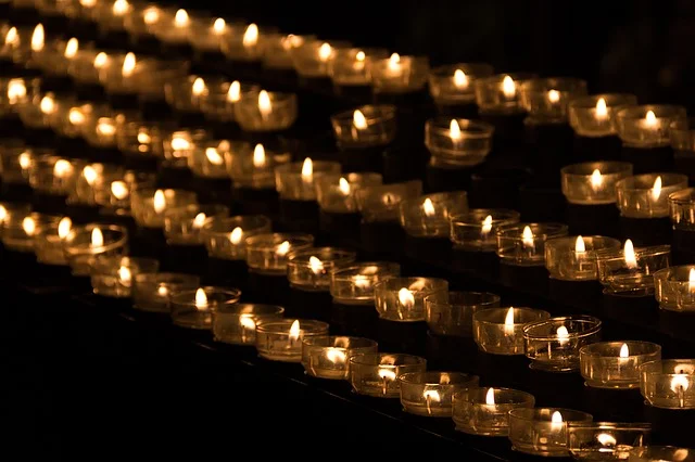 candle-1068945_640.jpg