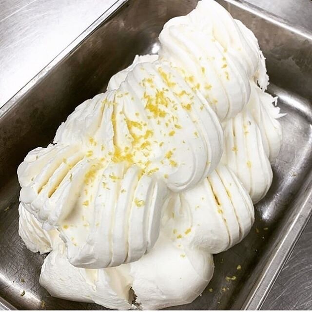 Lemon Sorbetto, it doesn&rsquo;t get more classic than this. Ours is fresh squeezed and life changing. Just saying... #pinologelato