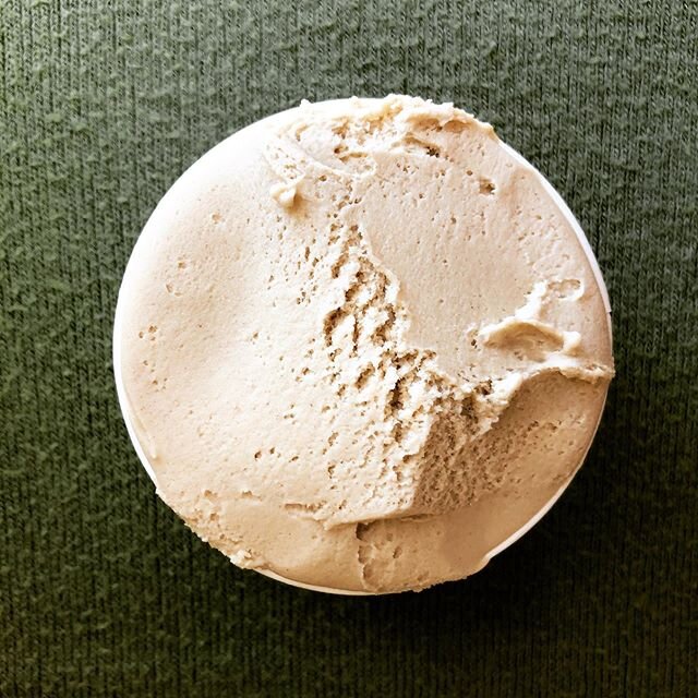 Why is our Pistachio gelato tan, not green? This is the true color of pure pistachio without anything added...that simple! ❤️ #nakedpistachio #pinologelato