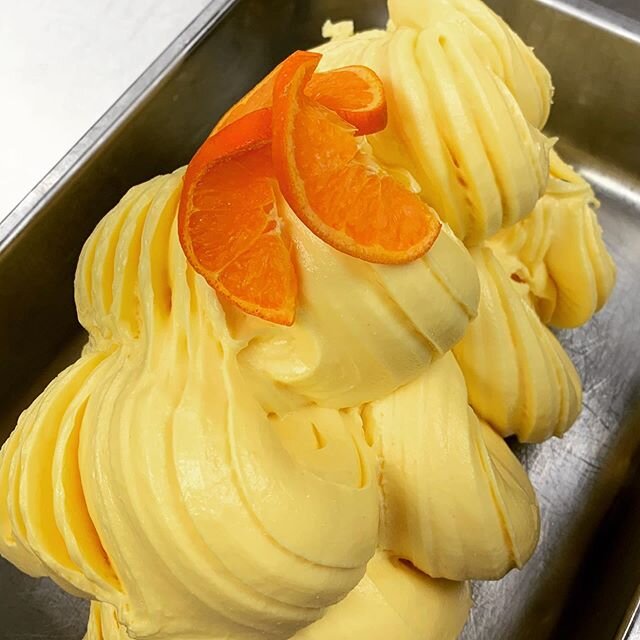 Tangerine sorbetto. Citrus is the earth&rsquo;s way of offering us winter sunshine! Perfect for a day like today. 🍊🌦 #pinologelato