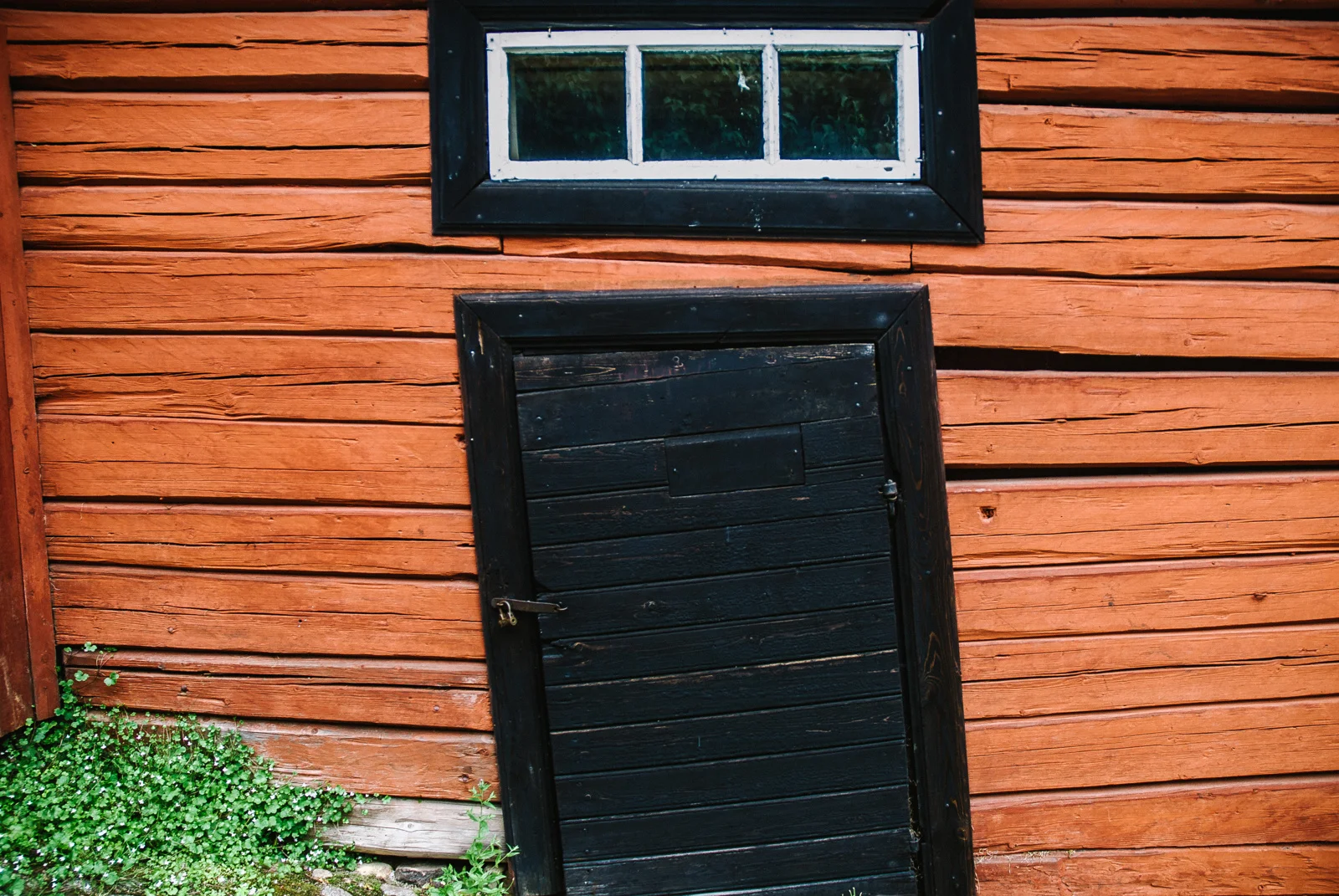  Black on Red - Porvoo