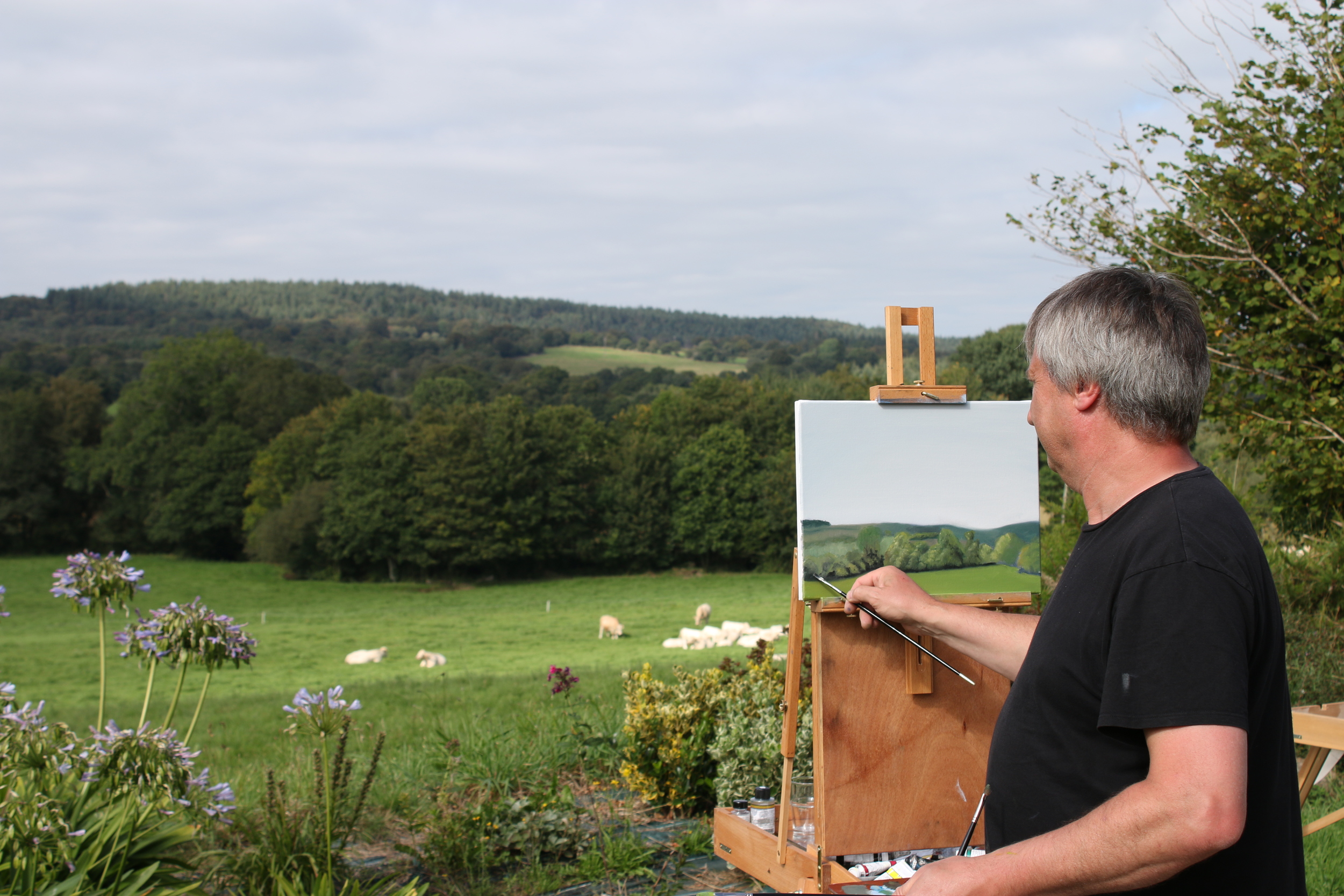 Founding Artist Martin Close teaching a class of students on location in France 2014