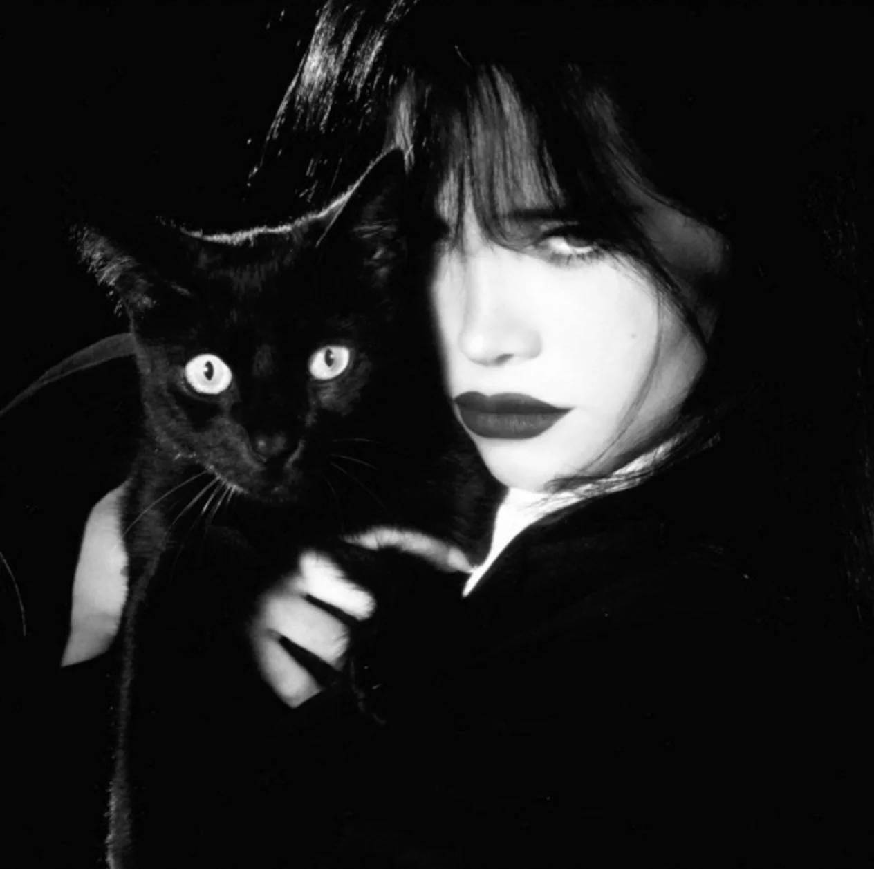 @nessabarrett just released her new EP.
@hartcarpenter co-wrote &ldquo;Venom&rdquo; and &ldquo;Special To You.&rdquo;
Take a listen and you&rsquo;ll understand why it&rsquo;s a Good Friday ✨