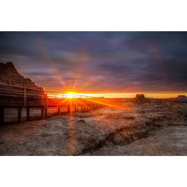 Tag someone you'd want to share this sunrise with 🌄 I can't help it, I just keep going back to this shot. To this moment. 
Sunrise in #badlandsnationalpark #badlandsnps #thegreat8 #sodak #southdakota #sunrise
