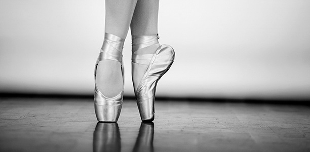 ballerina_feet_ballet_dancing_girl_teenager-2.jpg