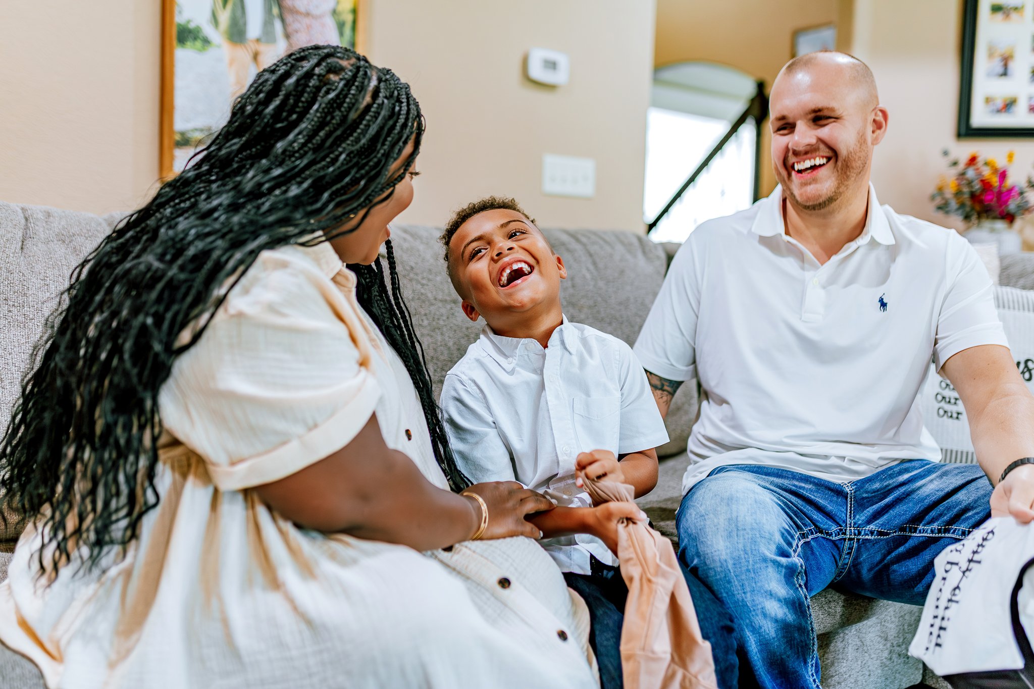 Arkansas Pregnancy Announcement Photographer | The Eckard Family's In-Home Session