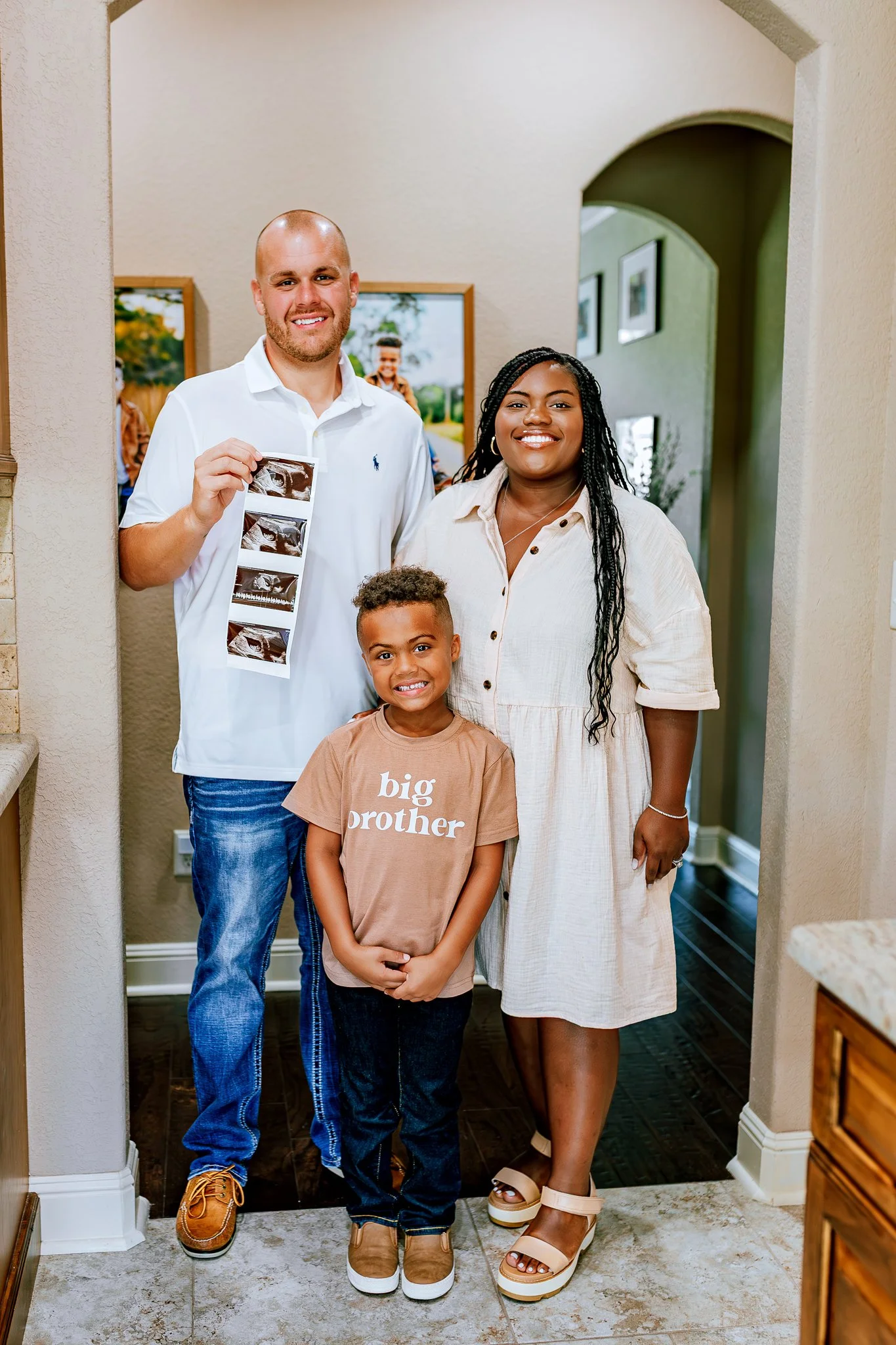 Arkansas Pregnancy Announcement Photographer | The Eckard Family's In-Home Session