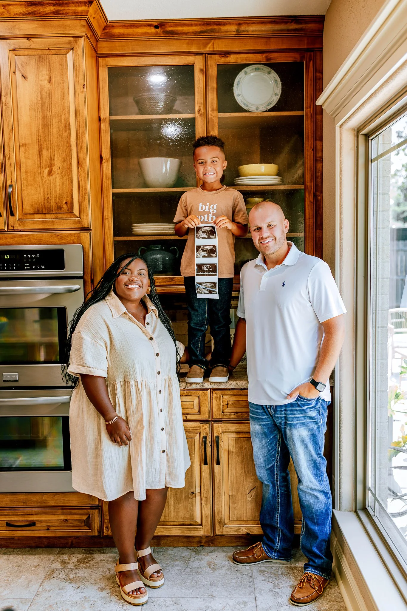 Arkansas Pregnancy Announcement Photographer | The Eckard Family's In-Home Session