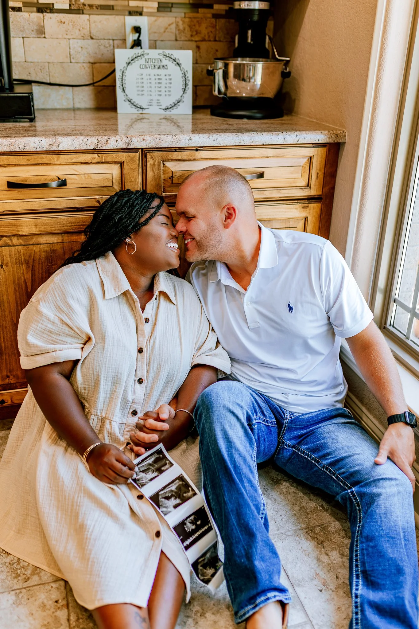 Arkansas Pregnancy Announcement Photographer | The Eckard Family's In-Home Session