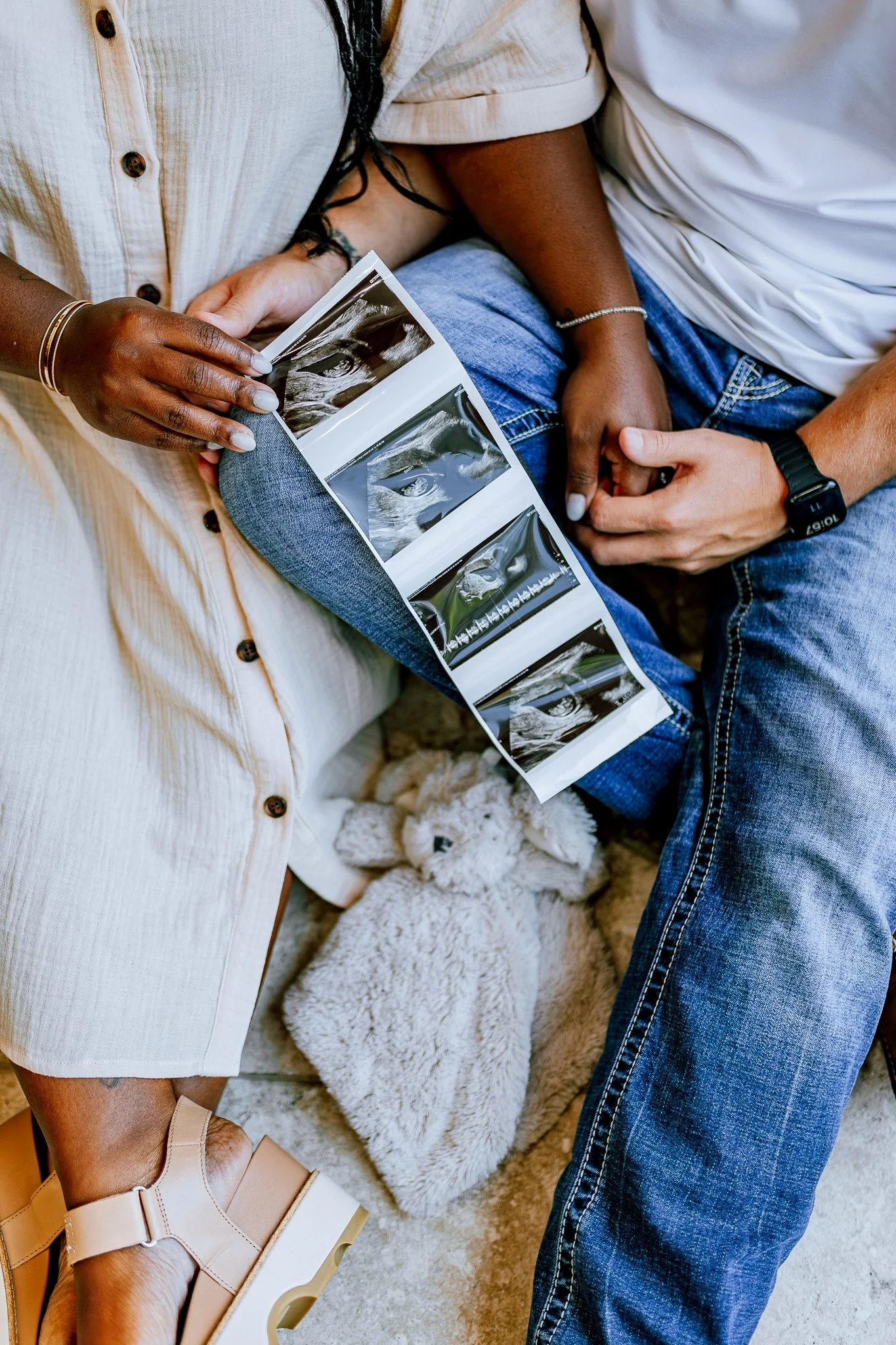 Arkansas Pregnancy Announcement Photographer | The Eckard Family's In-Home Session