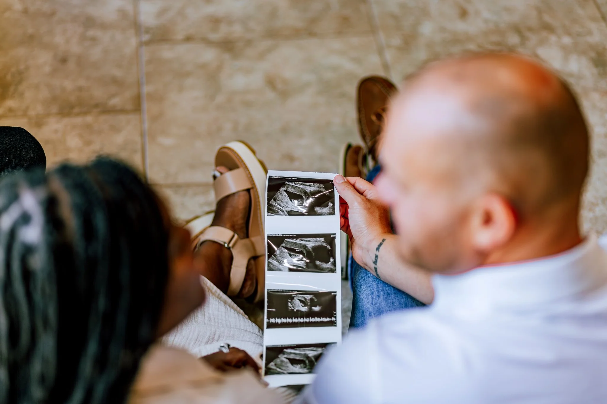 Arkansas Pregnancy Announcement Photographer | The Eckard Family's In-Home Session