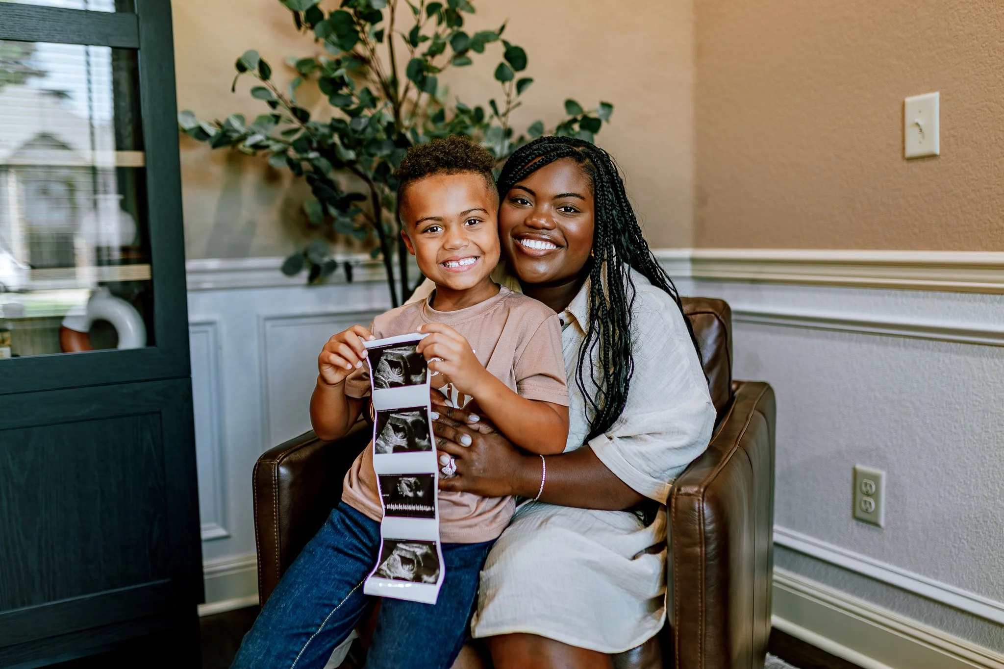 Arkansas Pregnancy Announcement Photographer | The Eckard Family's In-Home Session