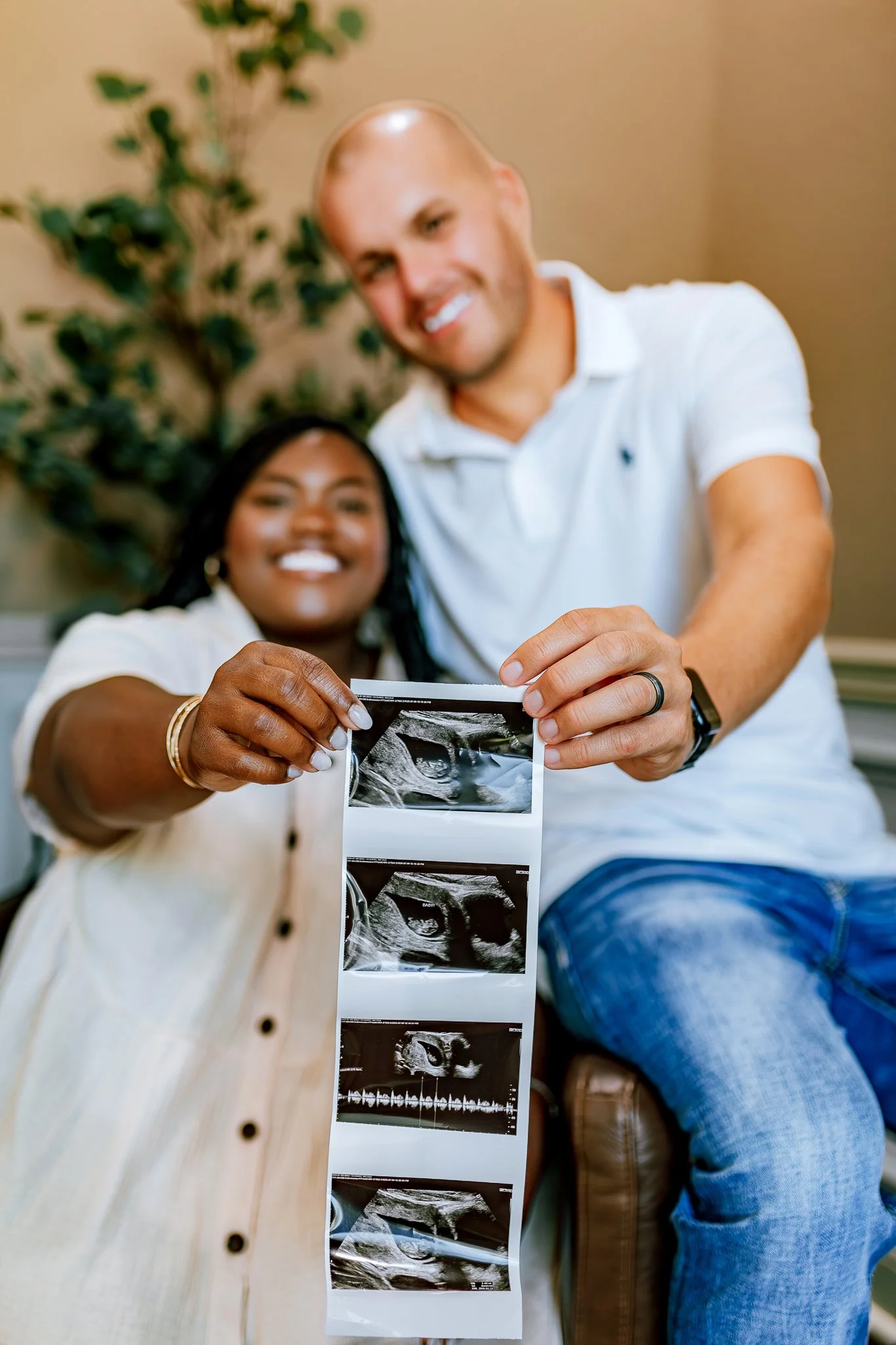 Arkansas Pregnancy Announcement Photographer | The Eckard Family's In-Home Session