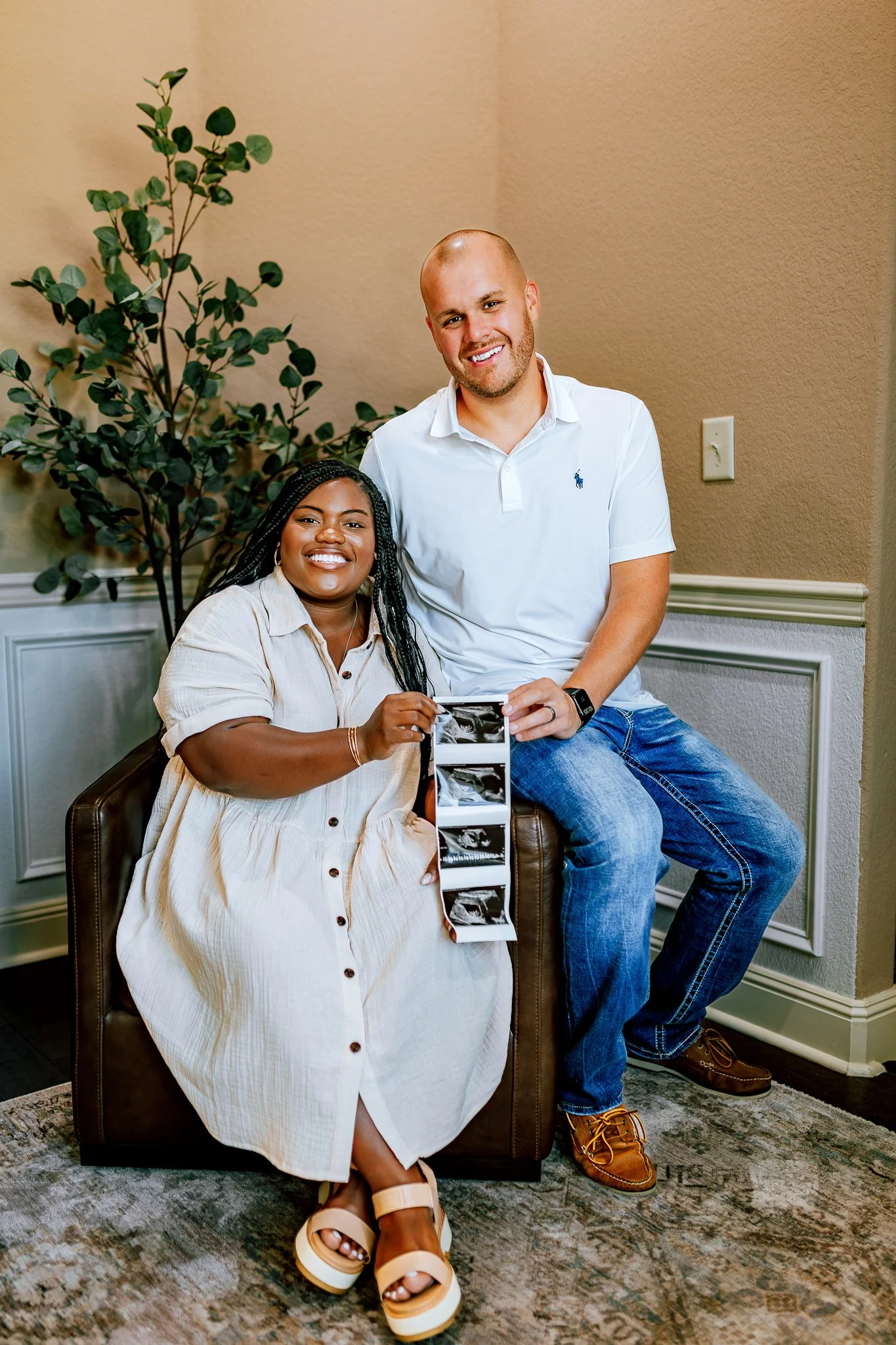 Arkansas Pregnancy Announcement Photographer | The Eckard Family's In-Home Session