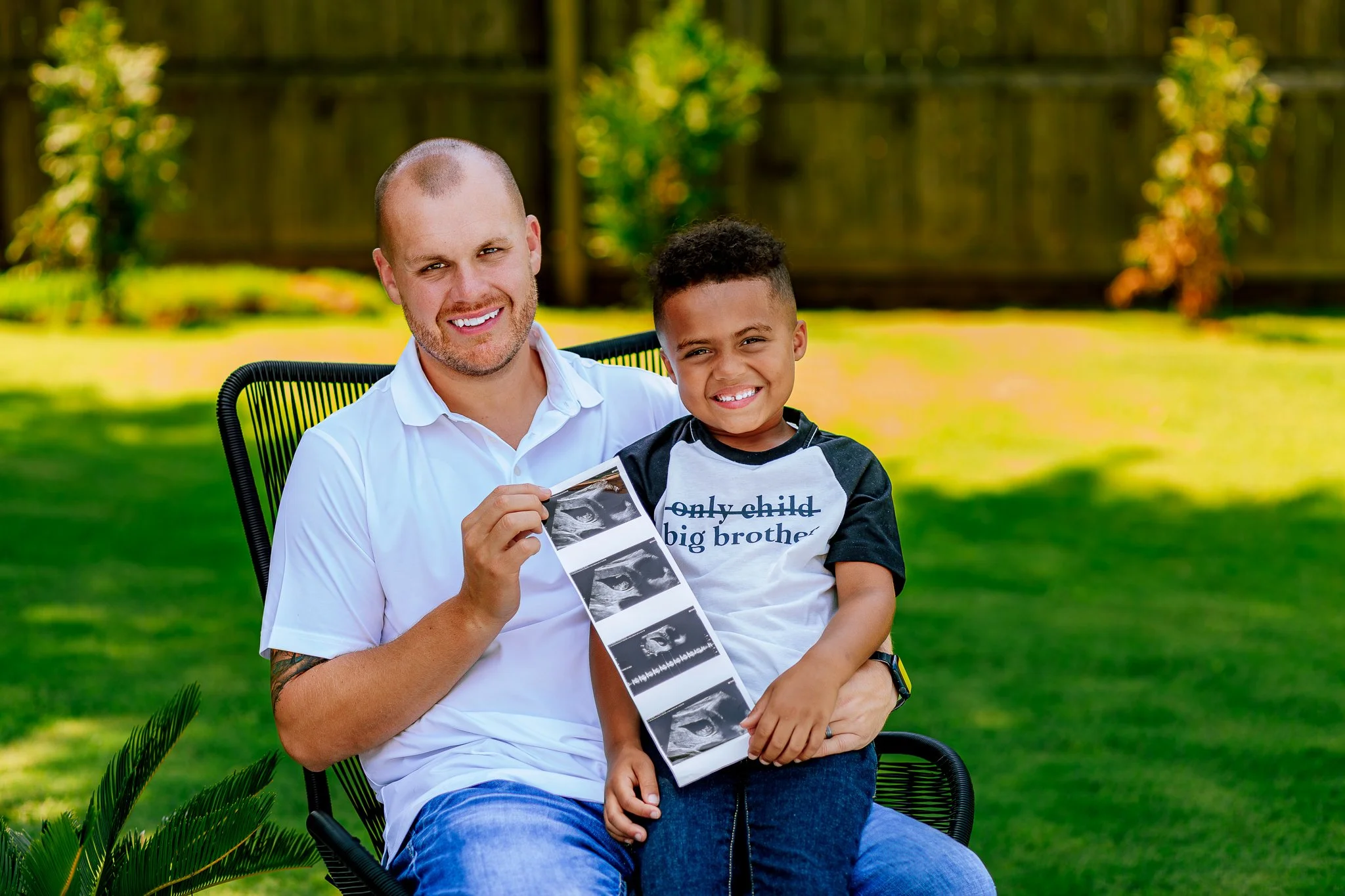 Arkansas Pregnancy Announcement Photographer | The Eckard Family's In-Home Session