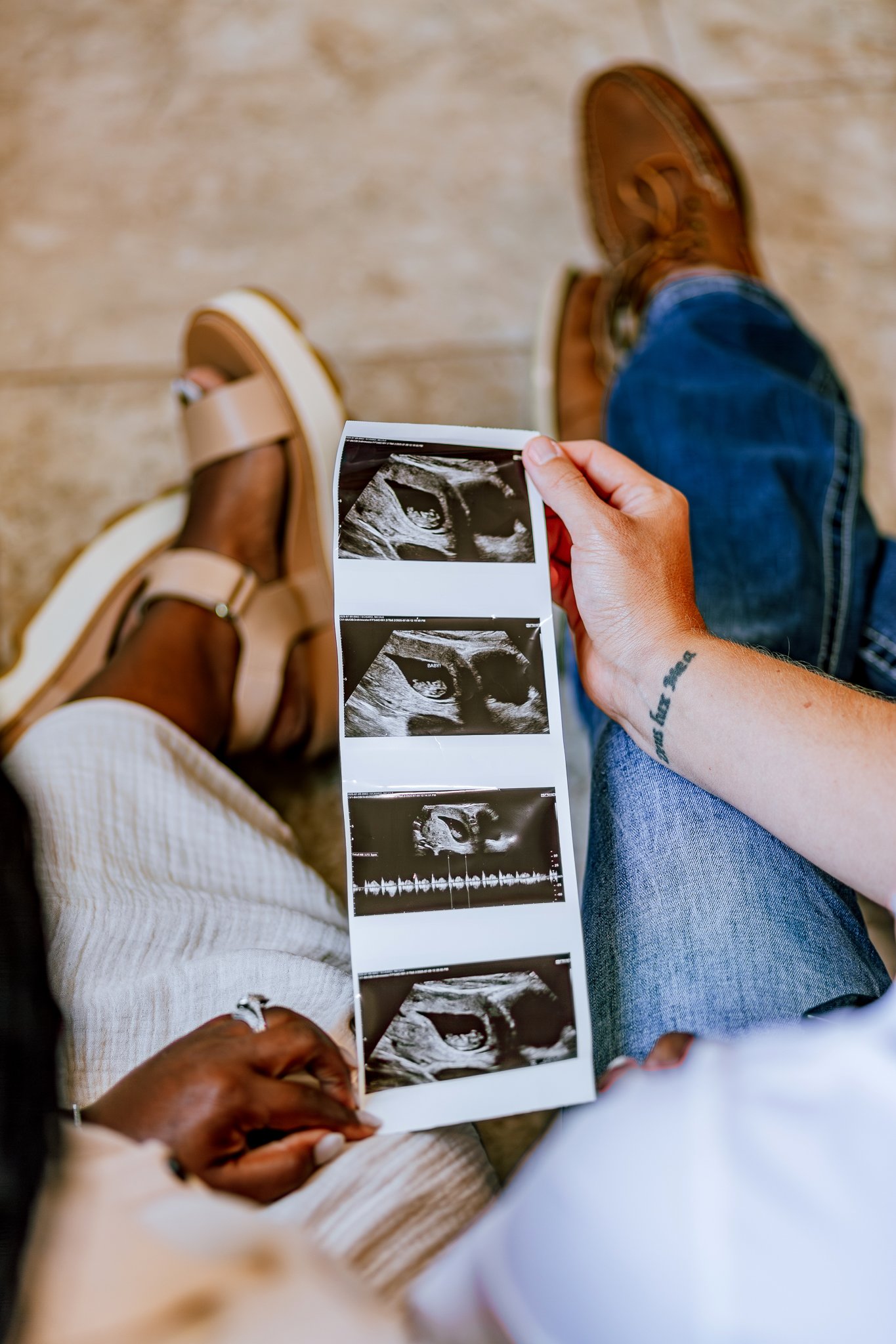 Arkansas Pregnancy Announcement Photographer | The Eckard Family's In-Home Session
