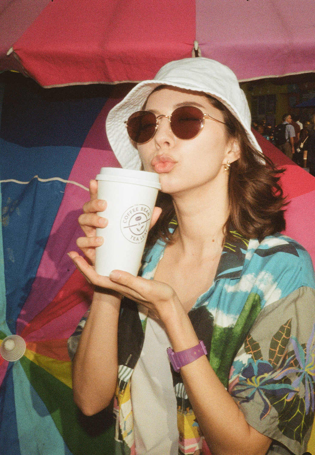 CBTL-3D-Boardwalk-Portrait-Rainbow-Umbrella.gif