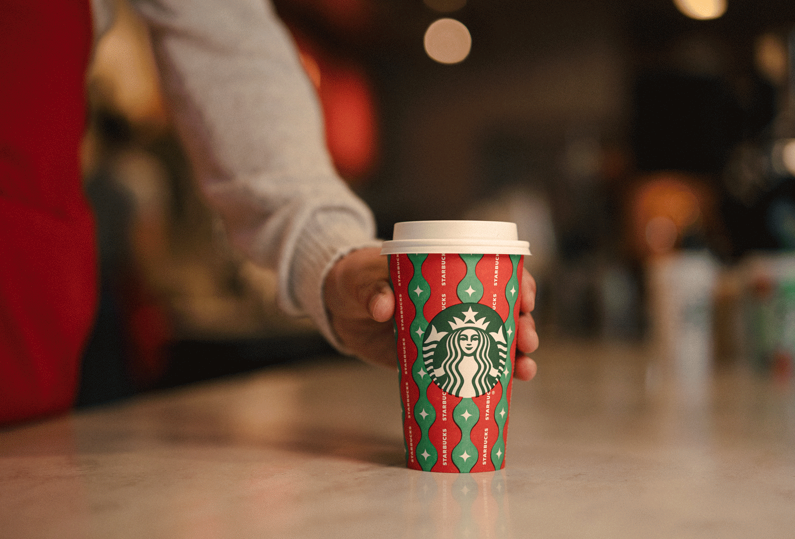 HERO-HOLIDAY-CUP-HANDOFF-3D.GIF