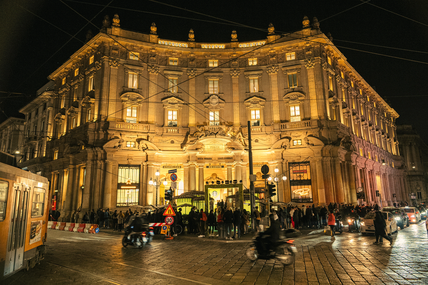 Milano-Roastery-Front-of-Poste-Animation.gif